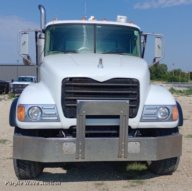 image for item NY9326 2007 Mack CV713 roll-off container truck