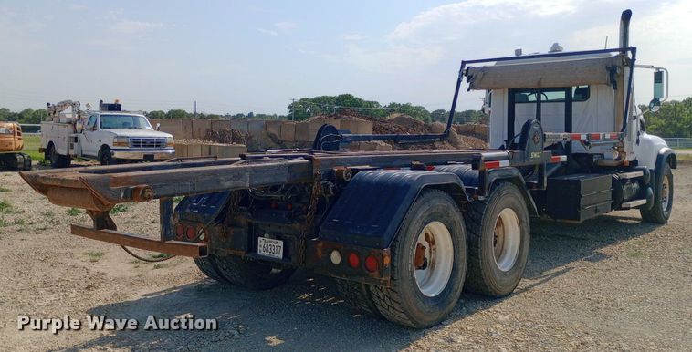 image for item NY9326 2007 Mack CV713 roll-off container truck