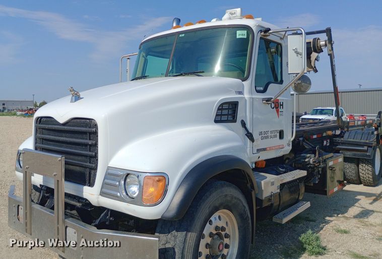 image for item NY9326 2007 Mack CV713 roll-off container truck