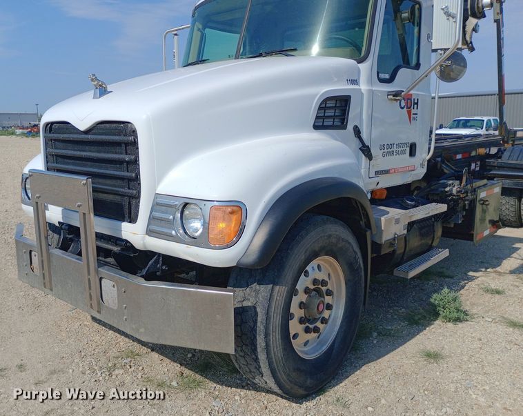 image for item NY9326 2007 Mack CV713 roll-off container truck