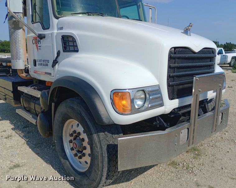 image for item NY9326 2007 Mack CV713 roll-off container truck