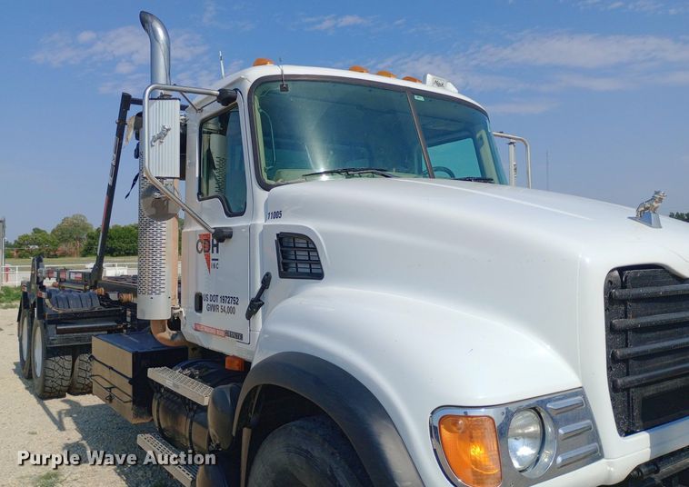 image for item NY9326 2007 Mack CV713 roll-off container truck