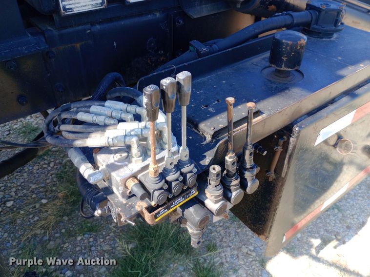 image for item NY9326 2007 Mack CV713 roll-off container truck