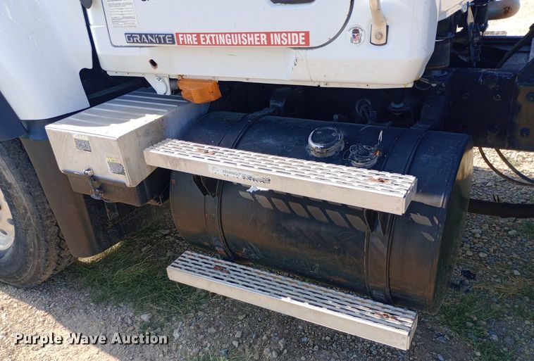 image for item NY9326 2007 Mack CV713 roll-off container truck