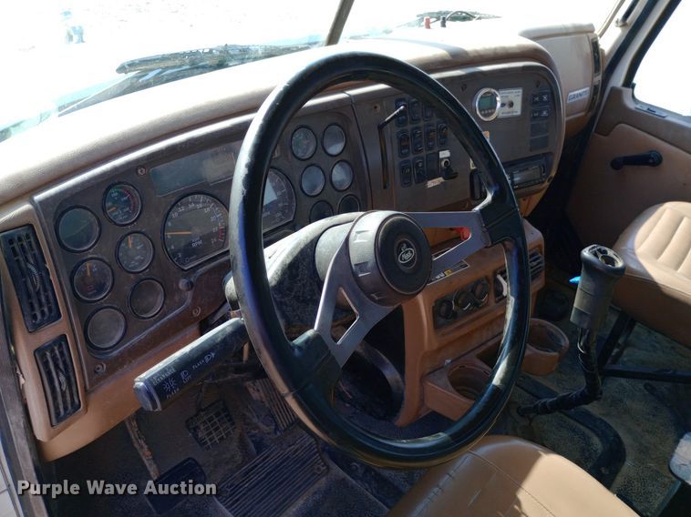 image for item NY9326 2007 Mack CV713 roll-off container truck