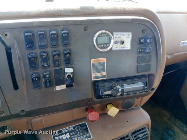 image for item NY9326 2007 Mack CV713 roll-off container truck