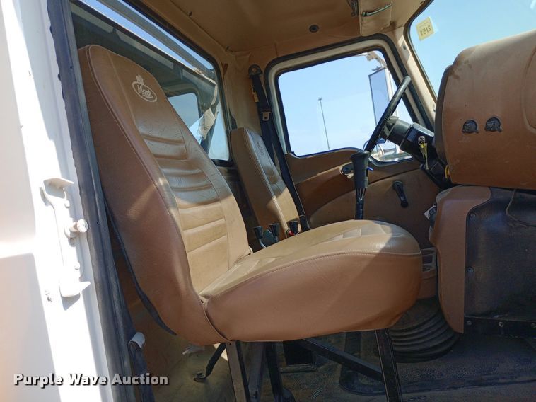 image for item NY9326 2007 Mack CV713 roll-off container truck