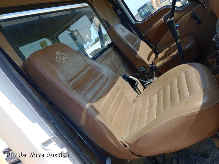 image for item NY9326 2007 Mack CV713 roll-off container truck