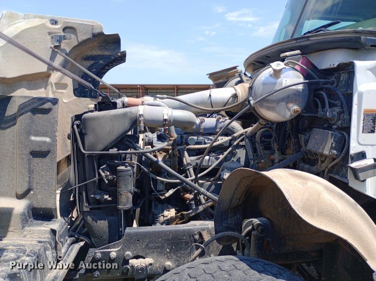 image for item NY9326 2007 Mack CV713 roll-off container truck