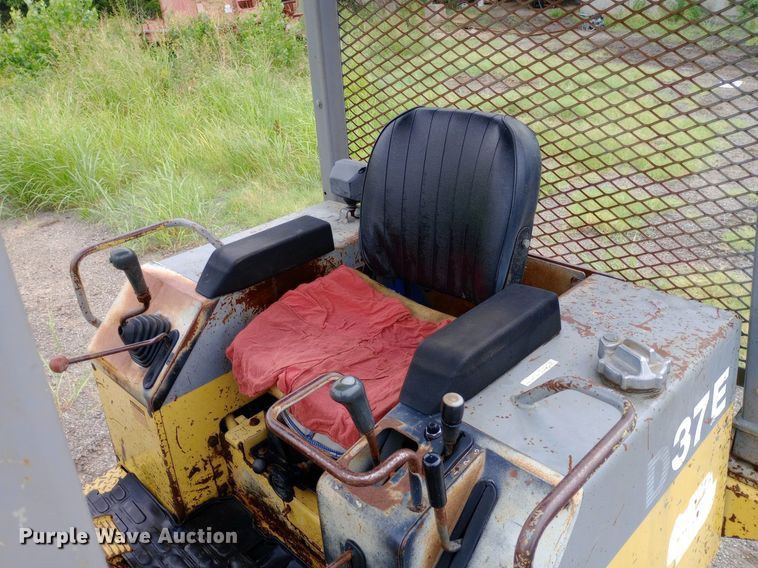 image for item NY9332 1995 Komatsu D37E-5 dozer