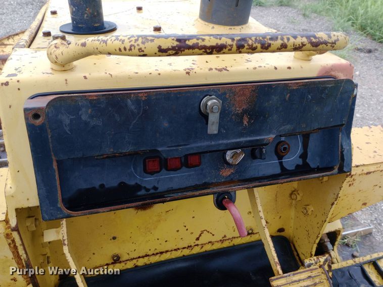 image for item NY9332 1995 Komatsu D37E-5 dozer