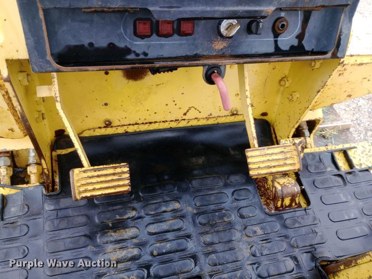 image for item NY9332 1995 Komatsu D37E-5 dozer