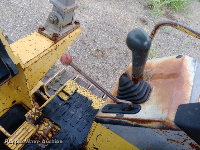 image for item NY9332 1995 Komatsu D37E-5 dozer