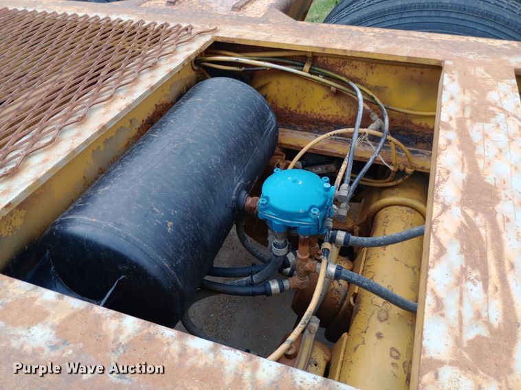 image for item NY9334 1994 Load King 403 DF lowboy equipment trailer