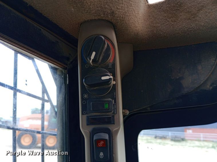 image for item NY9338 2012 Case SR200 skid steer loader