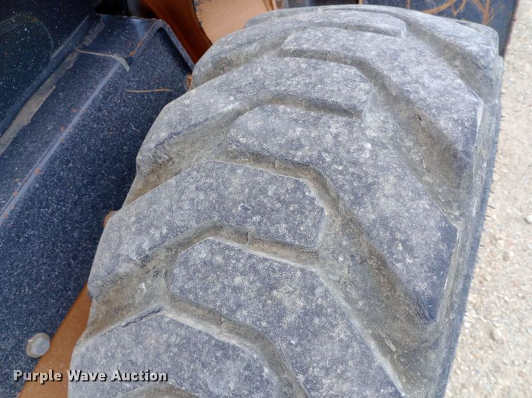 image for item NY9338 2012 Case SR200 skid steer loader