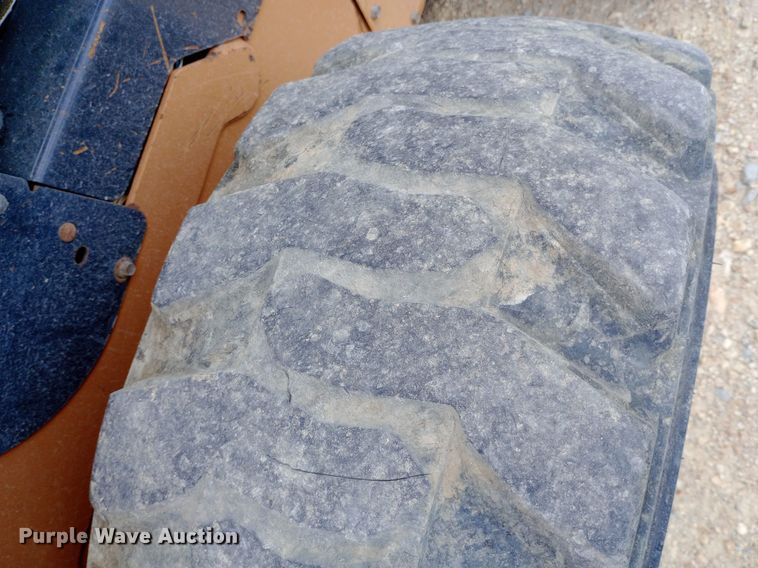 image for item NY9338 2012 Case SR200 skid steer loader