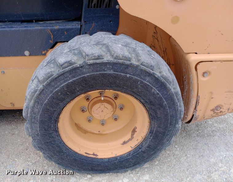 image for item NY9338 2012 Case SR200 skid steer loader