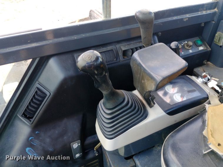 image for item NY9340 2009 Komatsu PC55MR-3 mini excavator