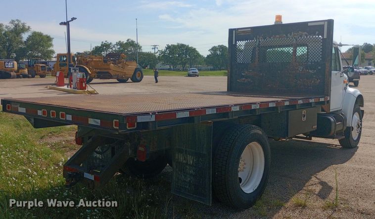 image for item NY9346 1999 International  4700 dump flatbed truck