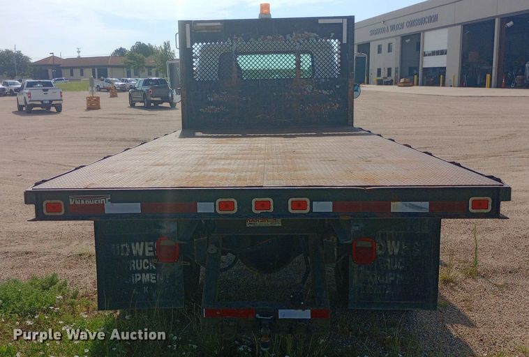 image for item NY9346 1999 International  4700 dump flatbed truck