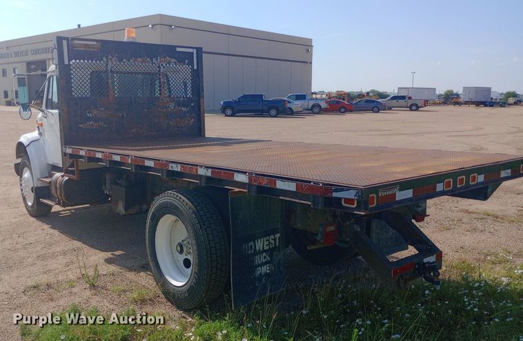 image for item NY9346 1999 International  4700 dump flatbed truck