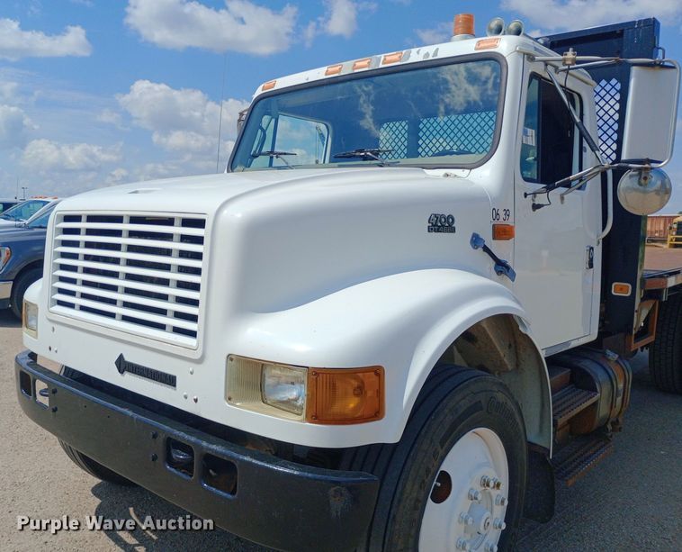 image for item NY9346 1999 International  4700 dump flatbed truck