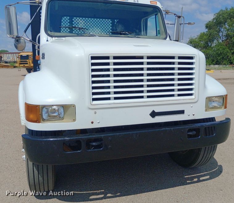 image for item NY9346 1999 International  4700 dump flatbed truck