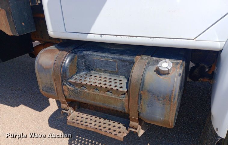 image for item NY9346 1999 International  4700 dump flatbed truck