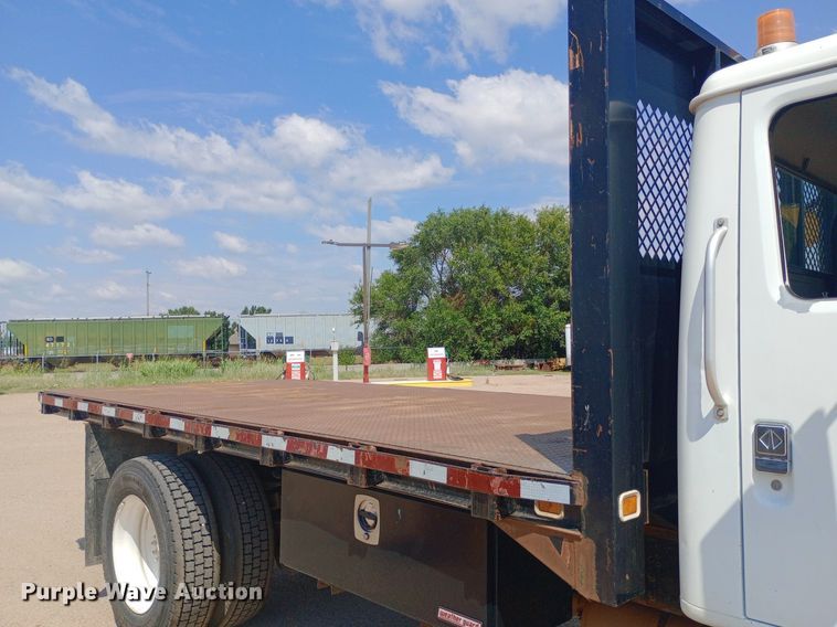 image for item NY9346 1999 International  4700 dump flatbed truck