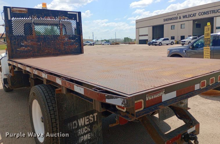 image for item NY9346 1999 International  4700 dump flatbed truck