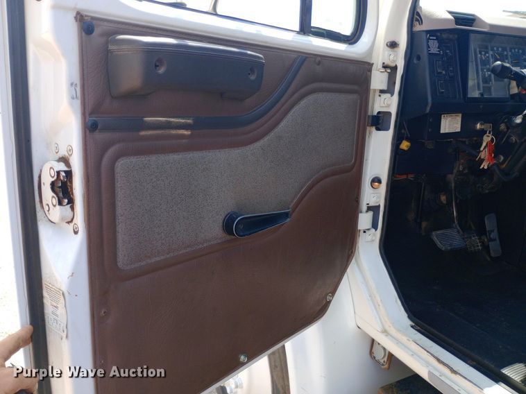 image for item NY9346 1999 International  4700 dump flatbed truck