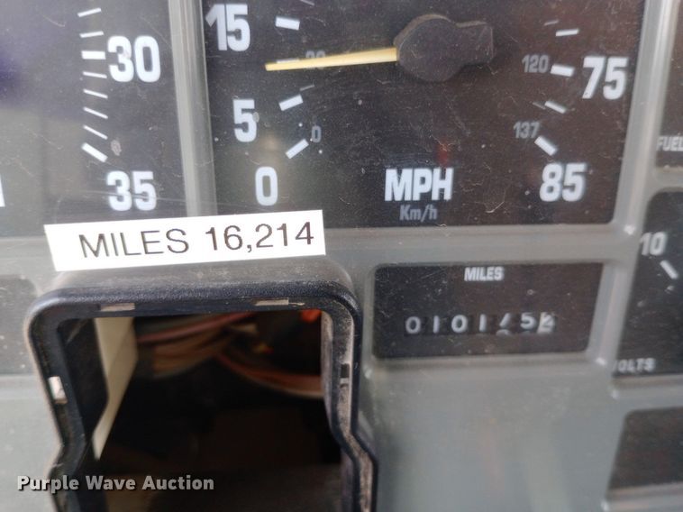 image for item NY9346 1999 International  4700 dump flatbed truck