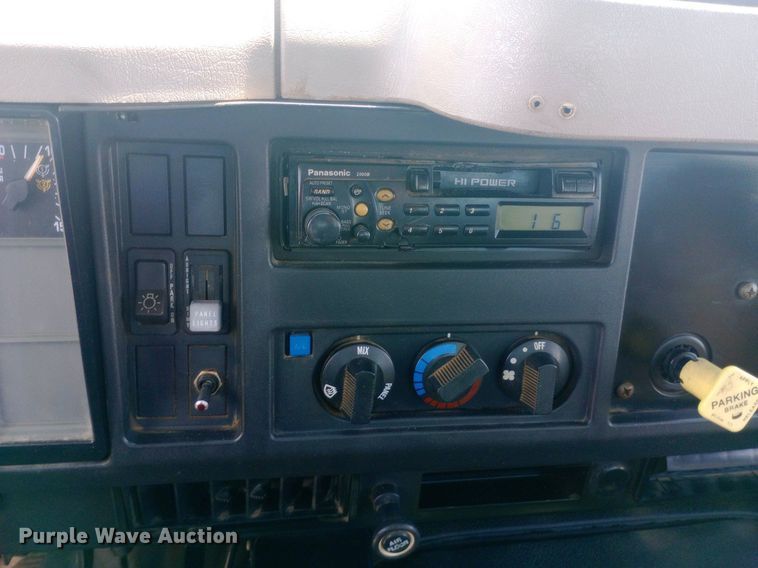 image for item NY9346 1999 International  4700 dump flatbed truck