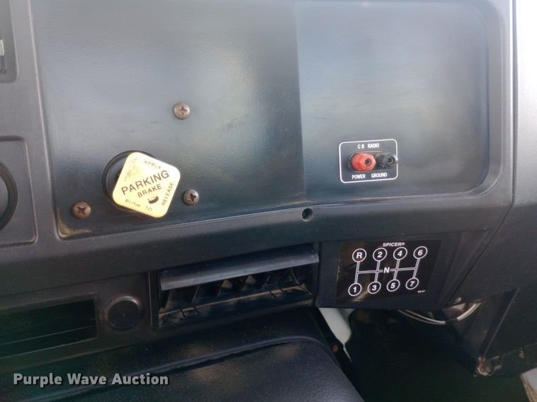 image for item NY9346 1999 International  4700 dump flatbed truck