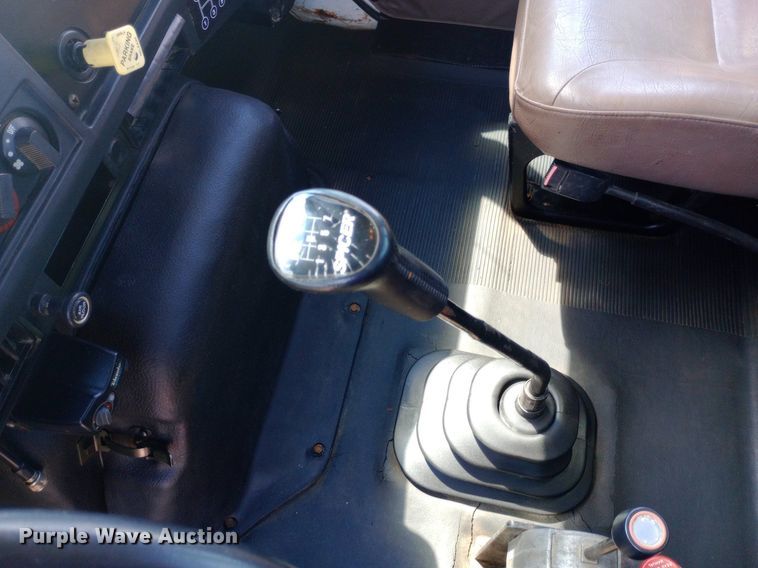 image for item NY9346 1999 International  4700 dump flatbed truck