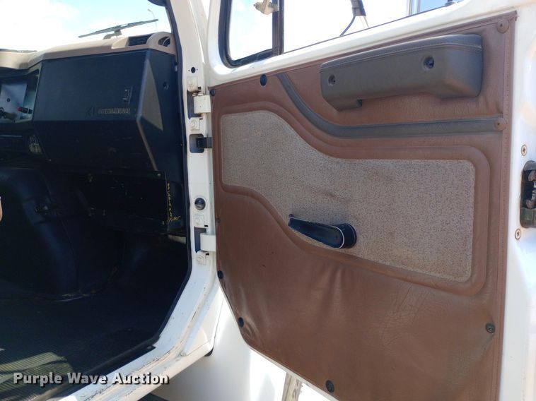 image for item NY9346 1999 International  4700 dump flatbed truck