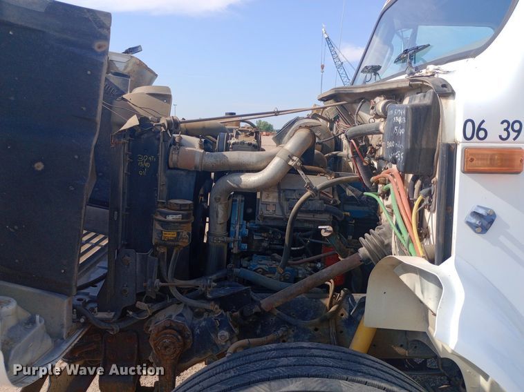 image for item NY9346 1999 International  4700 dump flatbed truck