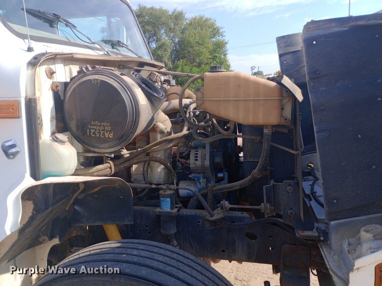 image for item NY9346 1999 International  4700 dump flatbed truck