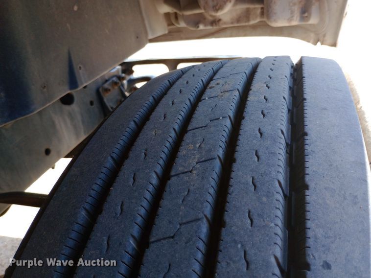 image for item NY9346 1999 International  4700 dump flatbed truck