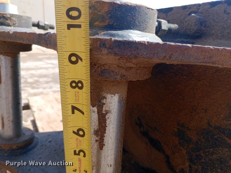 image for item NY9348 Caterpillar H90C breaker