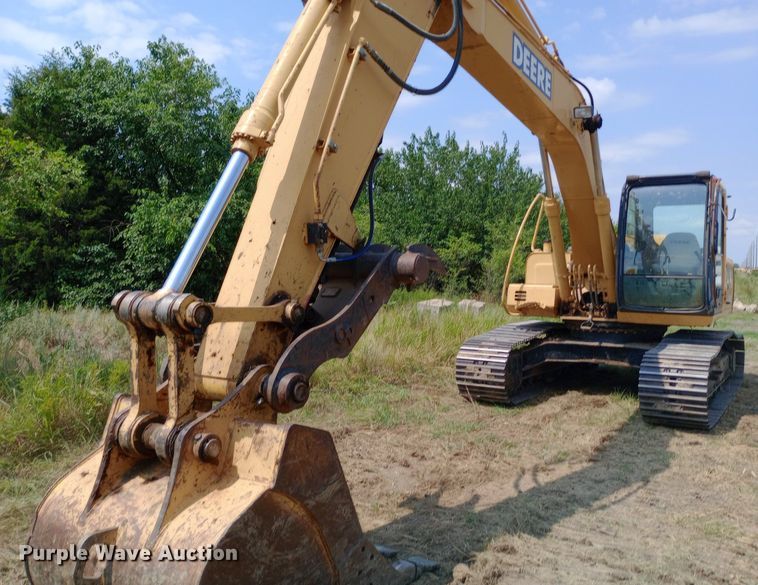 image for item NY9355 2006 John Deere 160C LC excavator