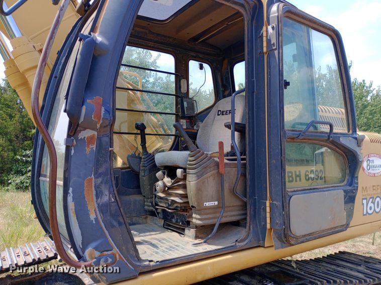 image for item NY9355 2006 John Deere 160C LC excavator