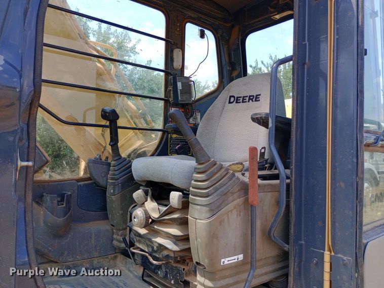 image for item NY9355 2006 John Deere 160C LC excavator