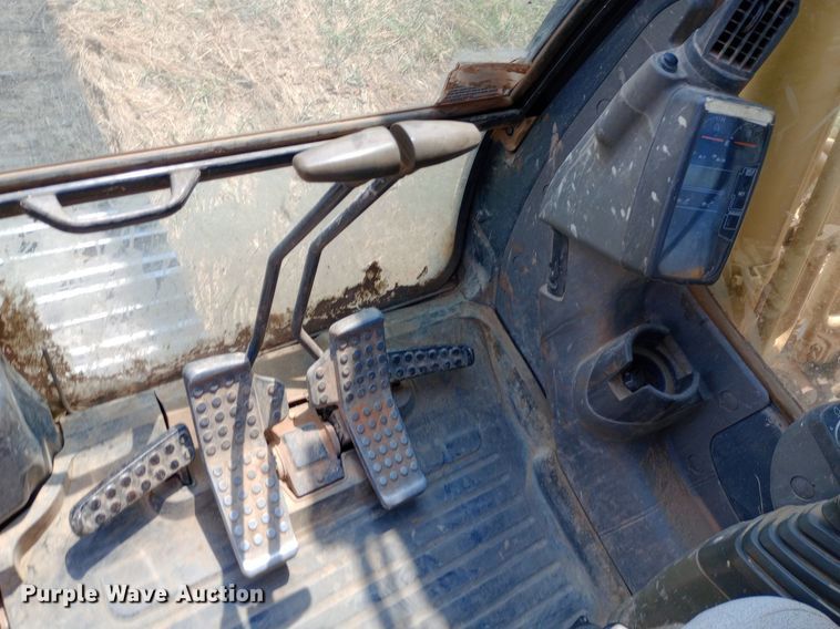 image for item NY9355 2006 John Deere 160C LC excavator