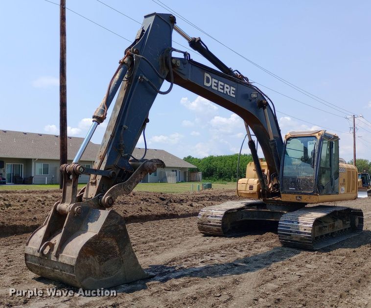 image for item NY9356 2007 John Deere 200D LC excavator