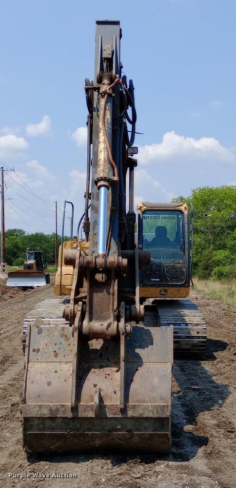 image for item NY9356 2007 John Deere 200D LC excavator