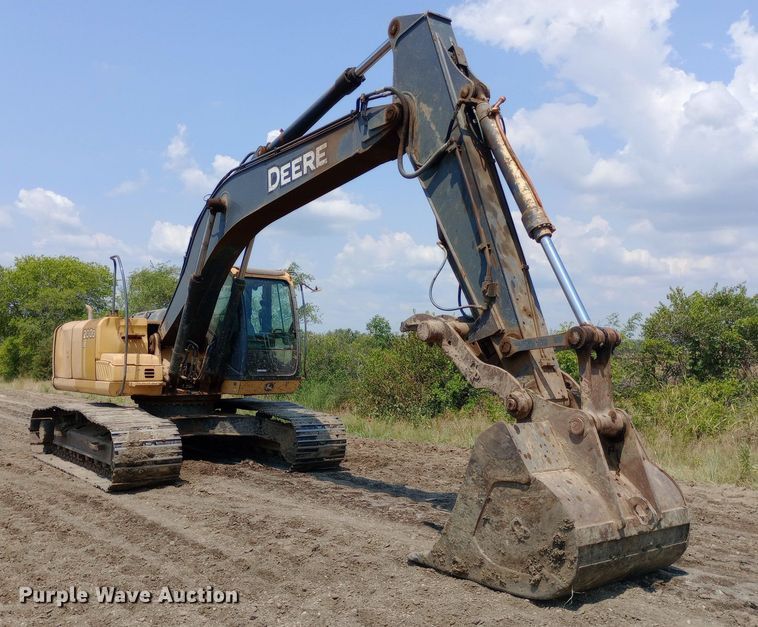 image for item NY9356 2007 John Deere 200D LC excavator