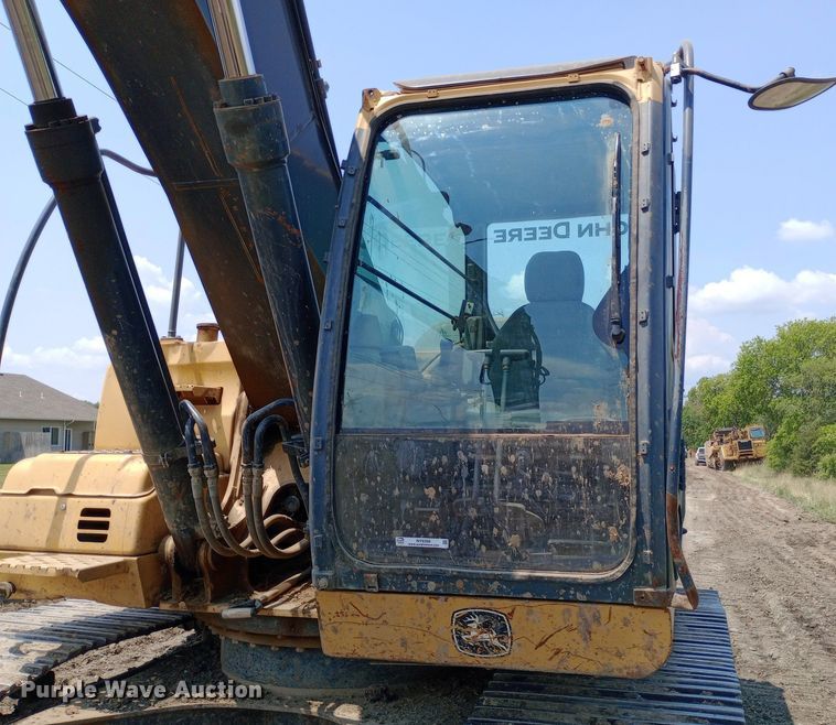 image for item NY9356 2007 John Deere 200D LC excavator