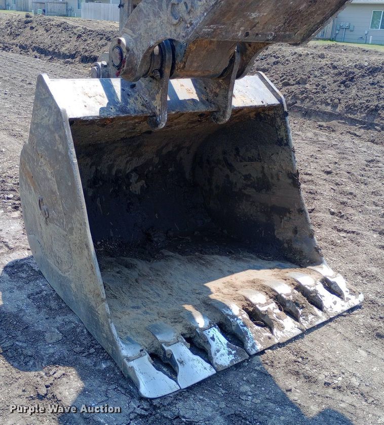 image for item NY9356 2007 John Deere 200D LC excavator